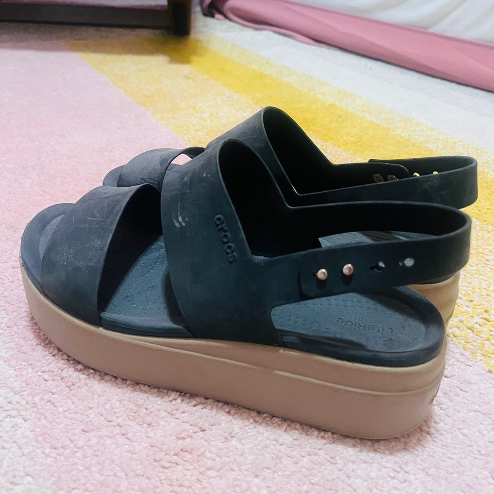 CROCS Black Upper Platform Sandals with Tan Platform - Picture 3 of 4